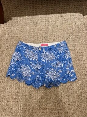 Lilly Pulitzer Blue Floral Scalloped Hem Shorts